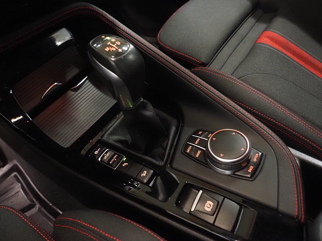 BMW X1 xDrive20d 190hk Sport line Drag Kamera Navi HuD Keyless 2016