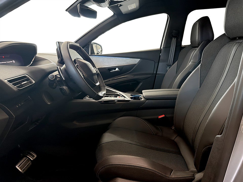 Bild på Peugeot 5008 GT 1.2 PT 130hk Aut 7-SITS B-KAMERA CARPLAY
