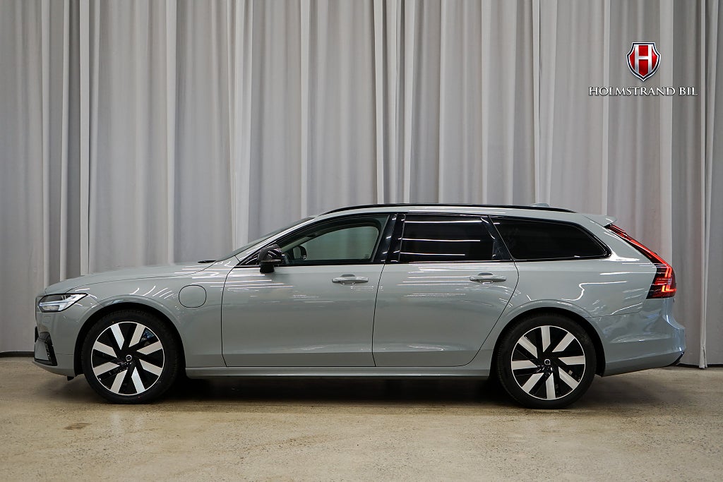 Volvo V90 Recharge T6 AWD Plus Dark B&W Drag Kamera BLIS Läder
