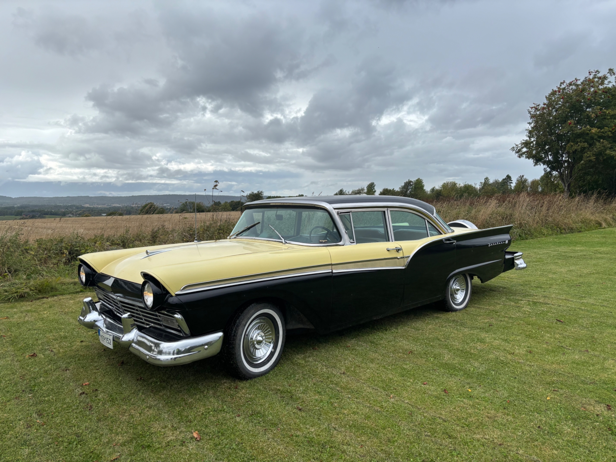 Ford Fairlane 1957, kuva 3/10