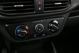 Halvkombi Hyundai i10 14 av 16