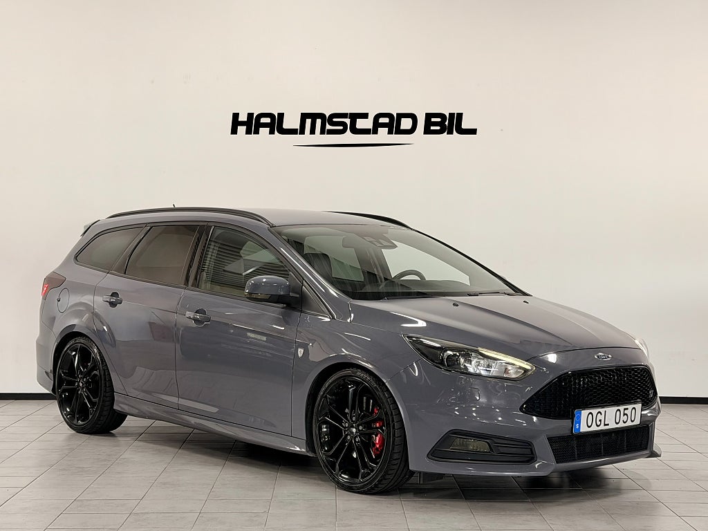 Ford Focus ST Kombi ST-3 250hk Performance Pack | Recaro | Ferrita