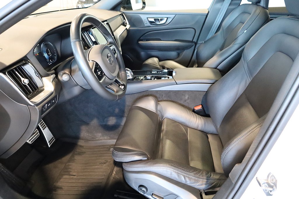 Volvo V60 T8 AWD Aut R-Design Pano Kamera Läder 2019