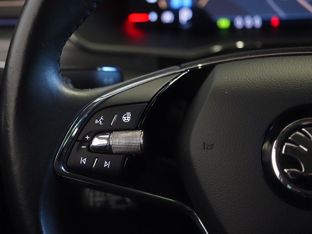 Skoda Superb iV 218hk Plug-in Style Drag Cockpit Värmare B-Kam Moms 2022