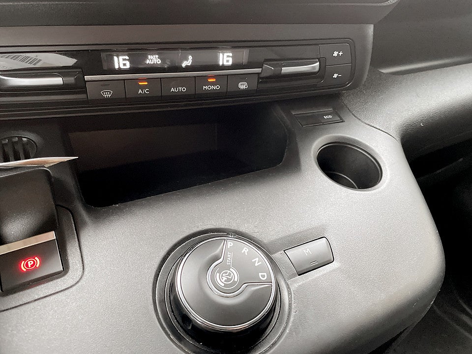 Bild på Peugeot Partner PRO+ 1.5 BlueHDi 130hk Aut L2 B-KAMERA CARPLAY