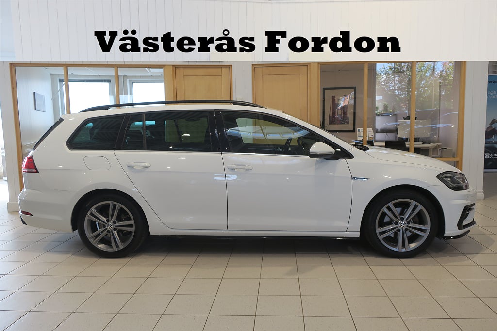 Volkswagen Golf SC 1.5 TSI 150hk R-Line Värmare Drag Pluspaket Carplay