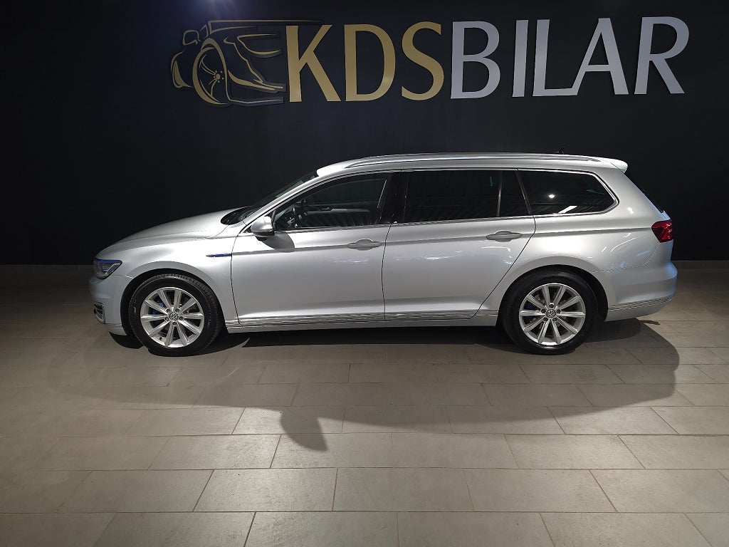 Volkswagen Passat GTE Hybrid Executive 218hk| Drag | Värmare | Nybes