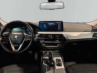 BMW 530e xDrive Touring PLUG-IN Drag Värmare Kamera S&V-däck