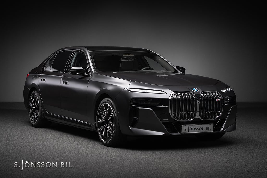 BMW M760 e xDrive / Innovation / Executive / 425 mil