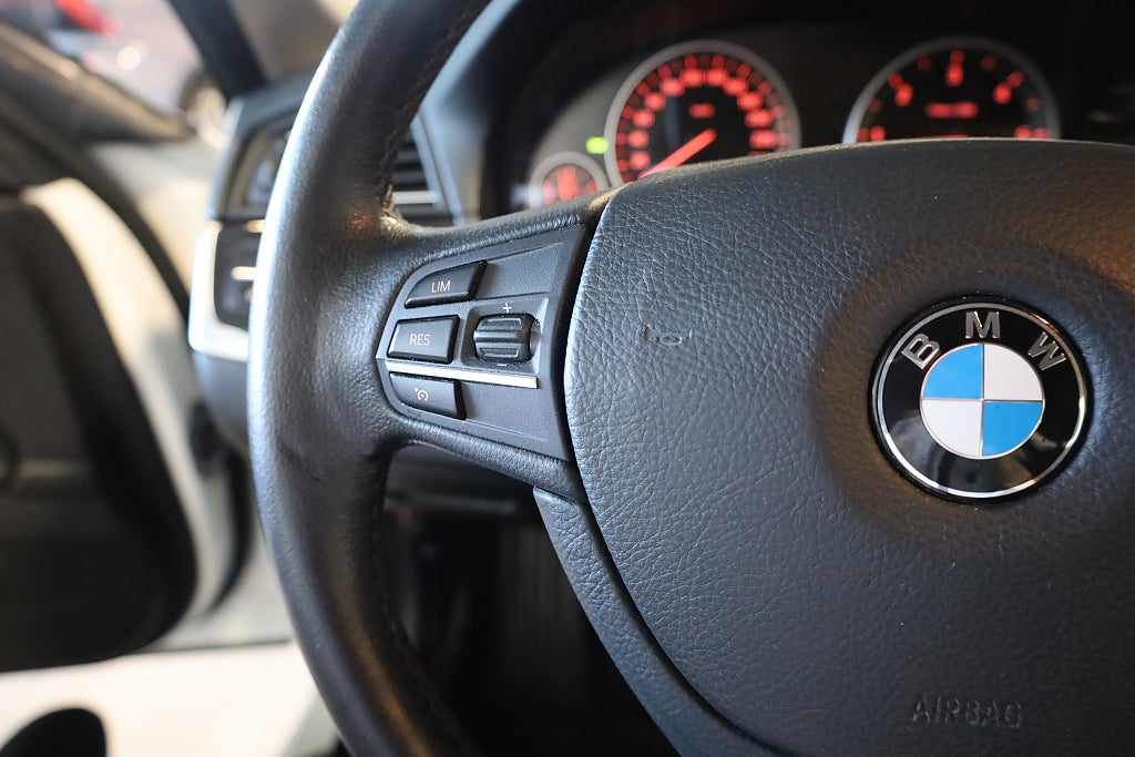 BMW 520 d Touring Aut Drag PDC Connected Blåtand Rattvärme 2016