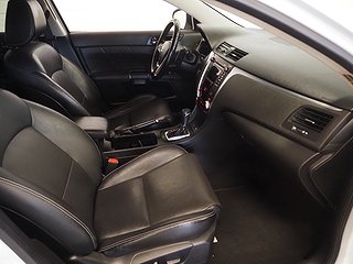 Sedan Suzuki Kizashi 10 av 23