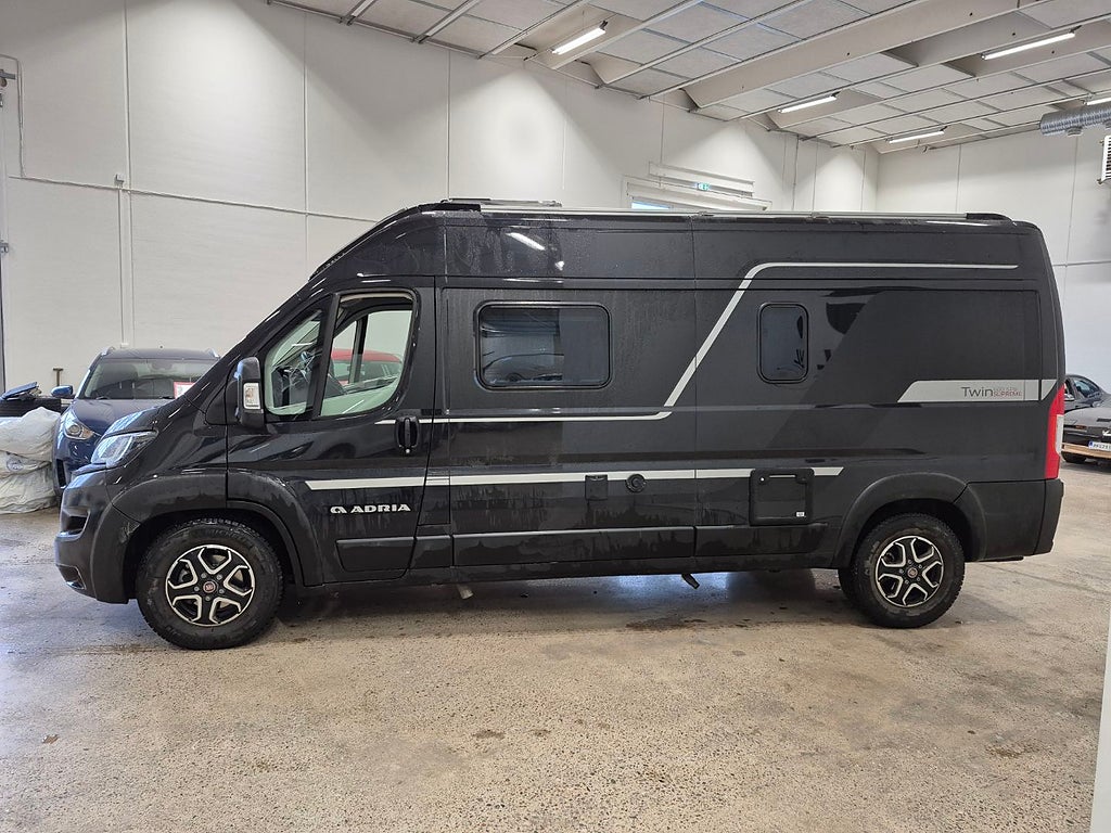 ADRIA MOBIL TWIN SUPREME 600 SPB Markis Drag 6 meter B-Kort Backkamera 