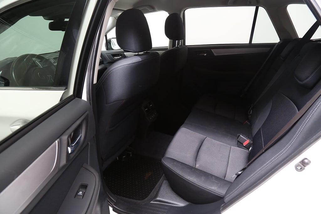 Subaru Outback 2,5i 175hk Active AWD Aut Motorv Dragkrok 2019