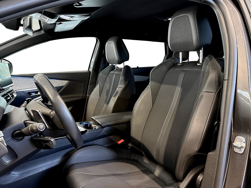 Bild på Peugeot 5008 GT 1.2 PT 130hk Aut 7-SITS B-KAMERA CARPLAY