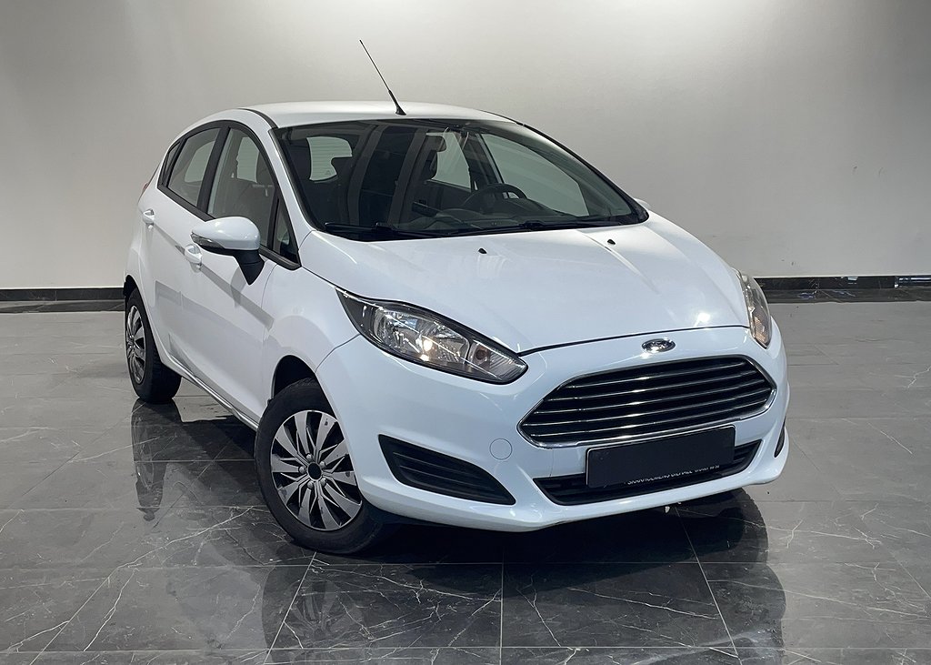 Ford Fiesta 1.25 82HK FULLSERVAD  LÅGSKATT NYBES SVENKS 0:- INSATS