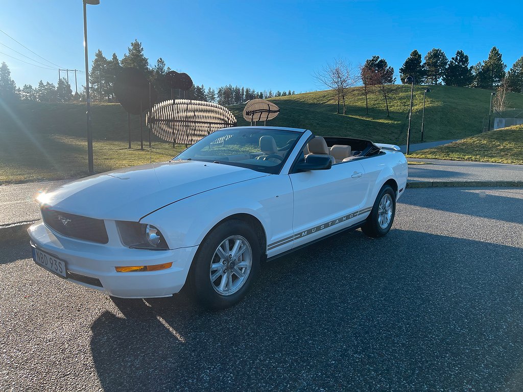 Ford Mustang V6 Convertible