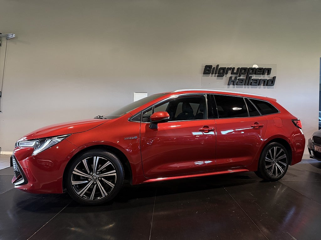 Toyota Corolla Touring Sports Hybrid Style Blis Carplay B-kam Pdc 17"