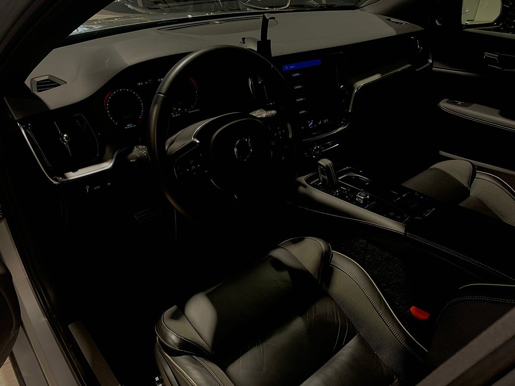 Volvo V60 Recharge T6 AWD 340hk R-Design |Navi|Kamera|Voc| 2022