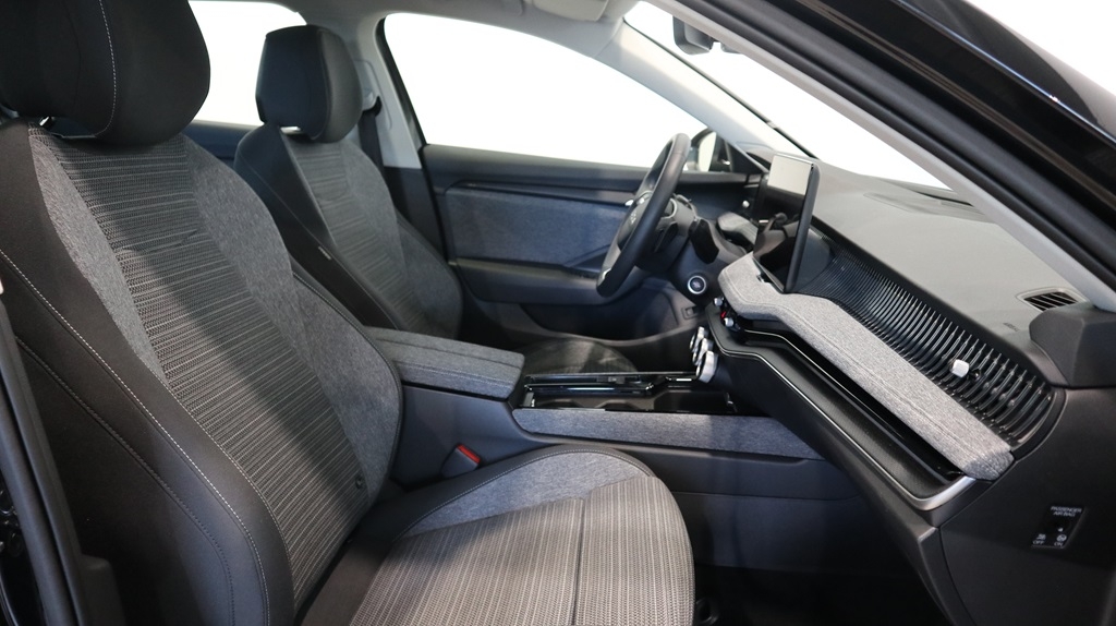 Skoda Superb 2025, bild 7/10