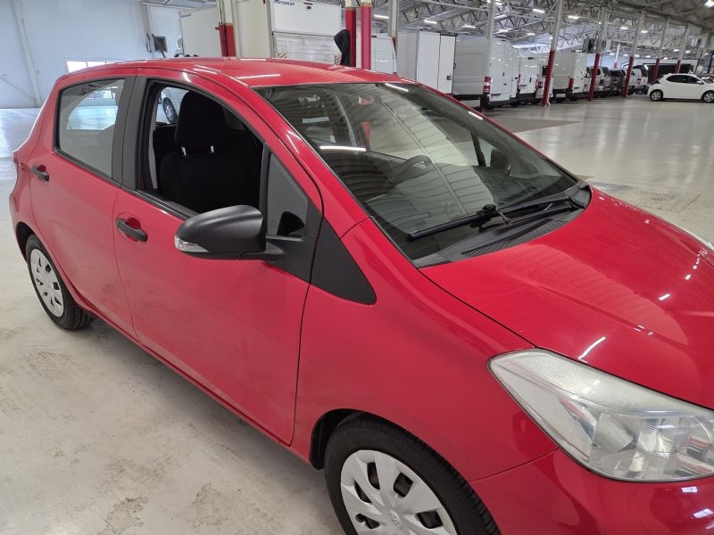 Toyota Yaris 1,0 69 Hk Manuell 5D 2014, bild 3/43