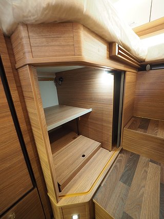 Husbil-halvintegrerad Weinsberg CaraCompact 600 MEG Pepper Edt 15 av 17
