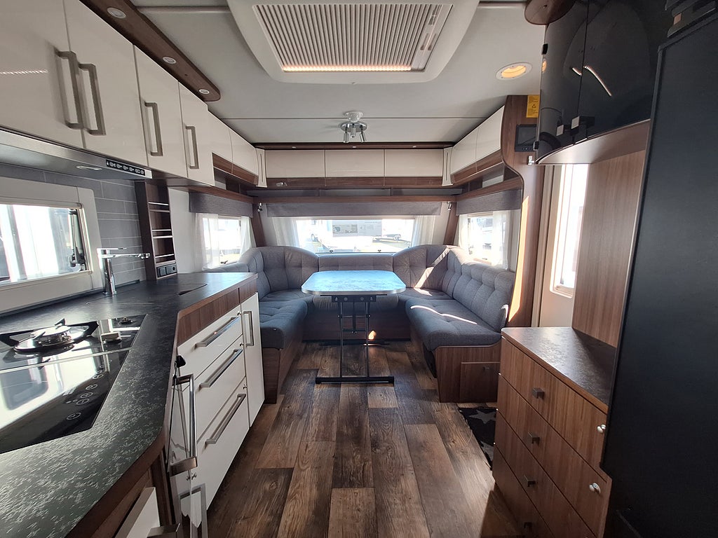 Polar Customized 680 QA Queenbädd, AC, Dusch, Kampanjprodukt!