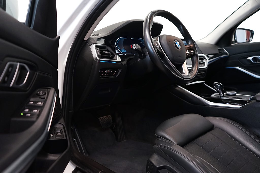 BMW 330e Touring Hybrid Carplay Navi 292hk