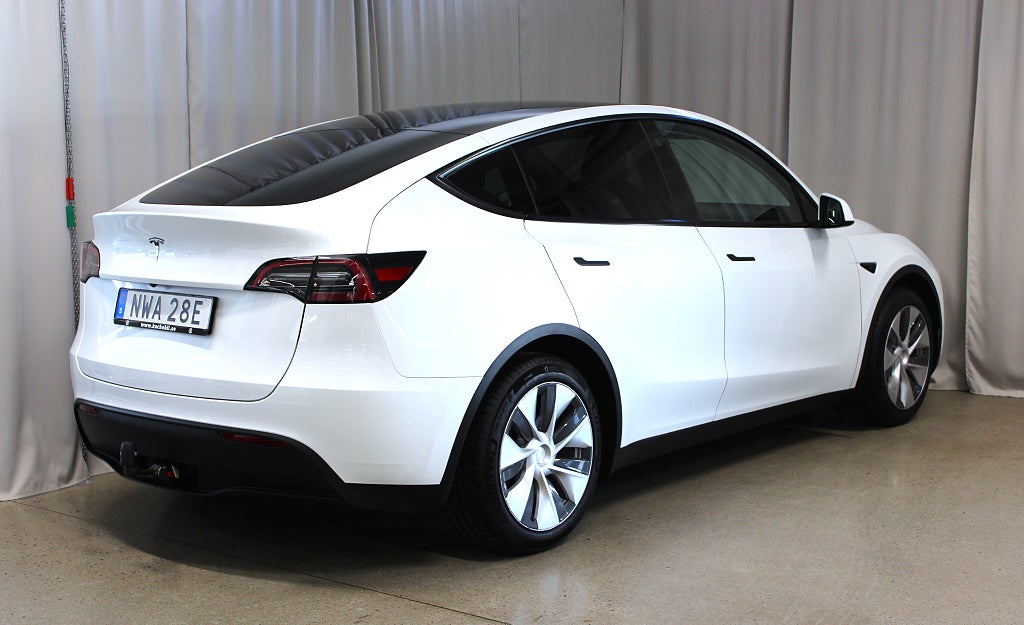 Tesla Model Y Standard Range RWD 299HK, Drag, Värmepump, 3,99% Ränta