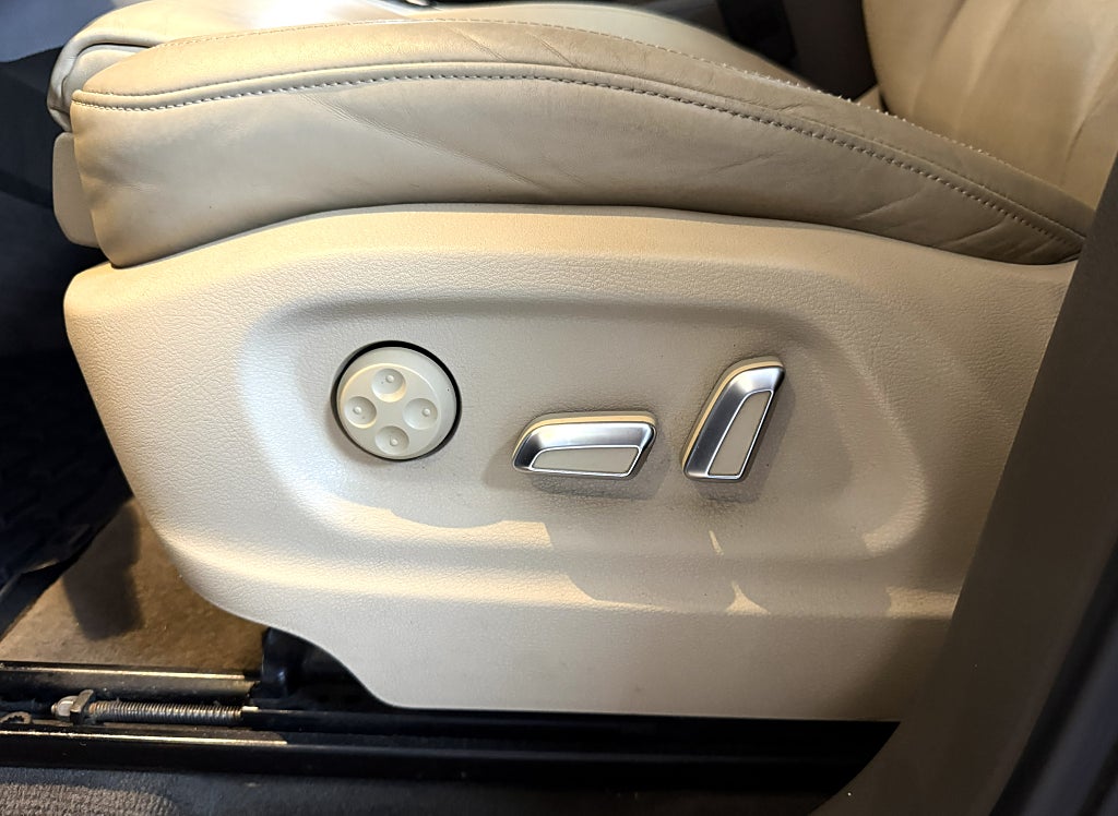 Audi Q5 2.0 TDI DPF quattro S Tronic Design SKINN P-SEN 2-ÄGARE