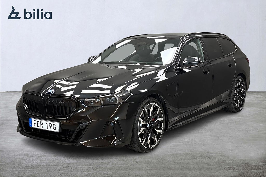 BMW 530e xDrive Touring/PRO/Pano/HuD/360°/Drag/vent säten