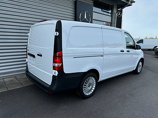 Transportbil - Skåp Mercedes-Benz eVito 13 av 21