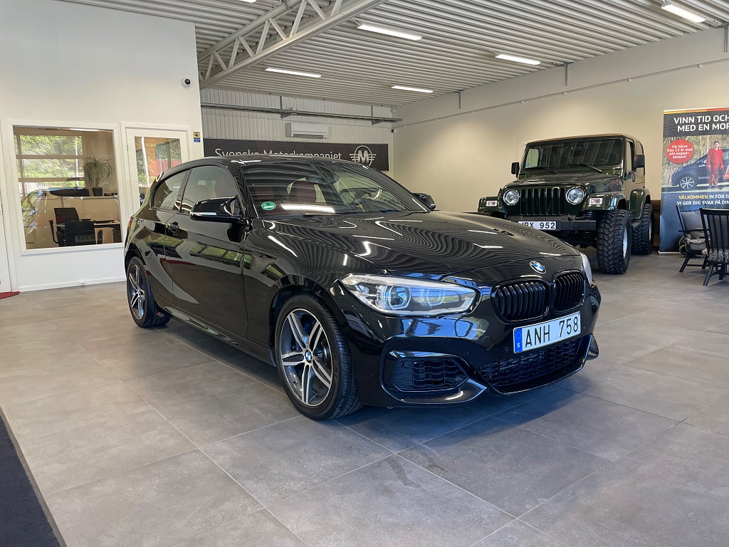 BMW M135i xDrive 3-dörrars FACELIFT Svensksåld