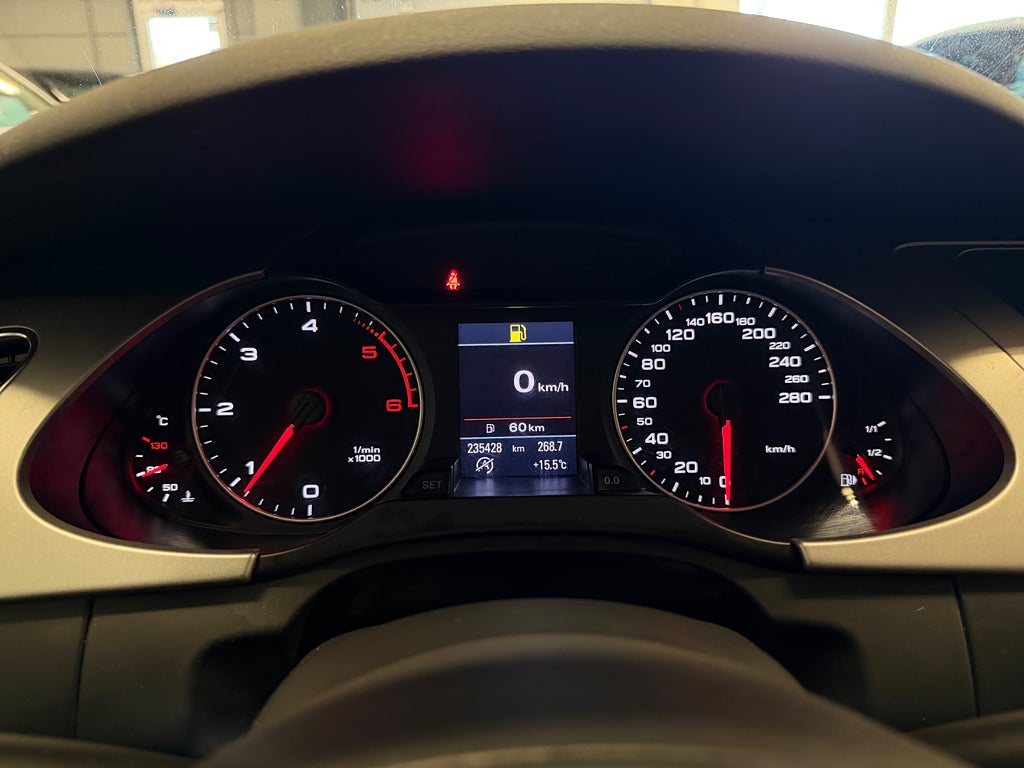 Audi A4 2010 - miniatyr 12