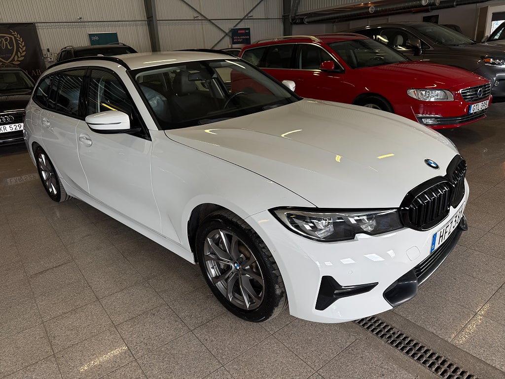 BMW 330e xDrive Touring Sport line 1 ägare Navi H/K Kamera Drag
