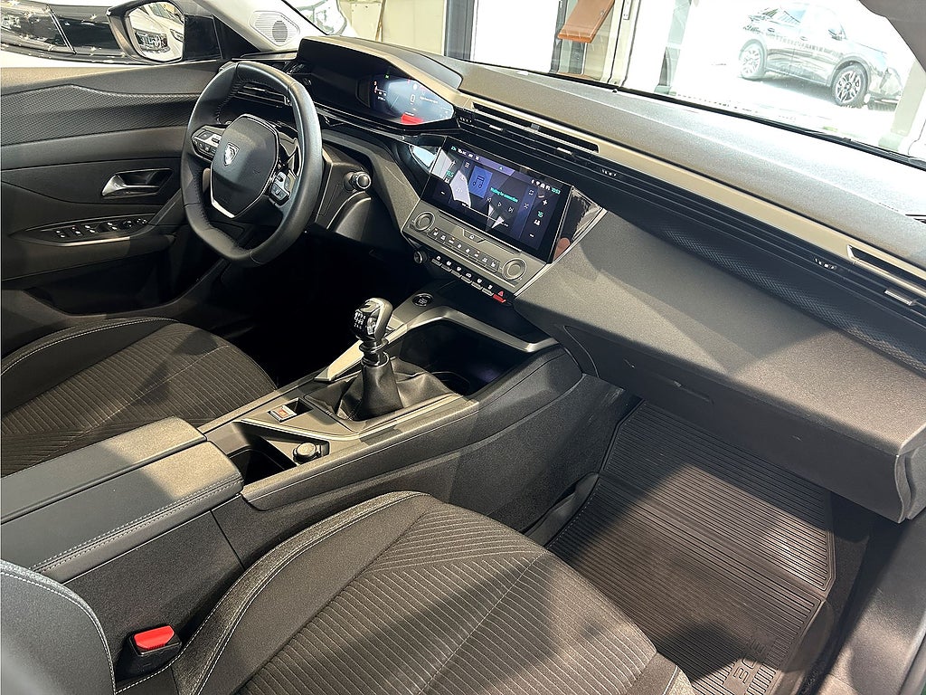Bild på Peugeot 308 5D Active Pack 1.2 PT 130hk - CARPLAY,FARTHÅLLARE