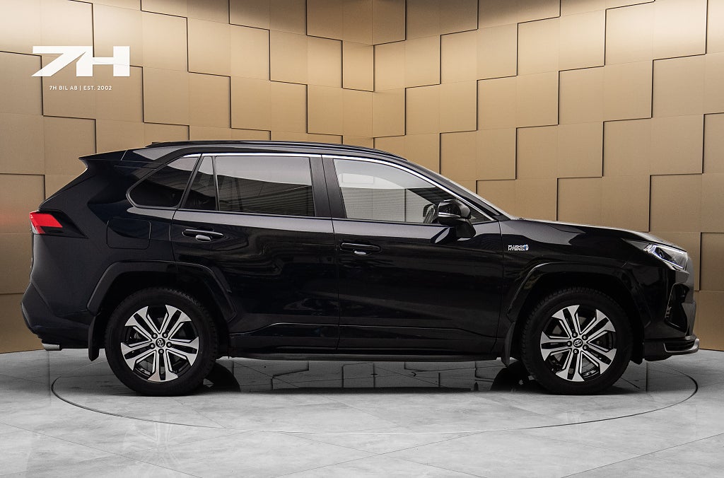 Toyota RAV4 Plug-in Hybrid X-Edition / JBL / Backkamera / Drag