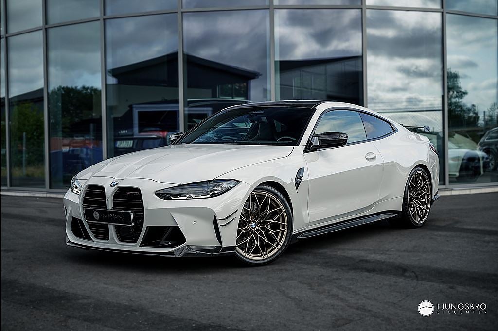 BMW M4 Competition / M-Performance / Skalstolar / Kolfiber