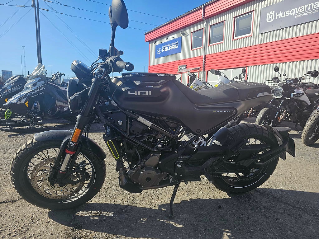 Husqvarna SVARTPILEN 401 