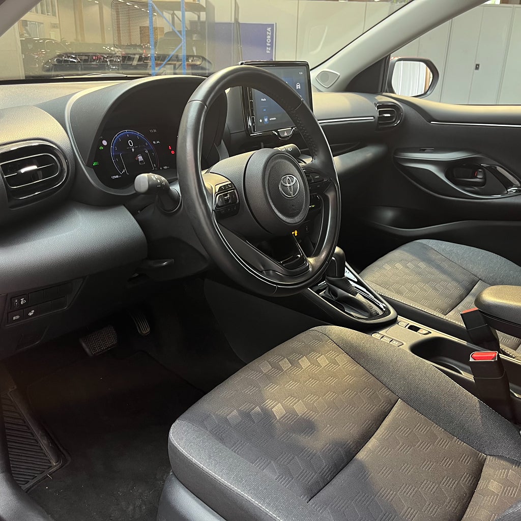 Toyota Yaris Hybrid 115hk CVT Active Plus Apple Carplay Rattvärme