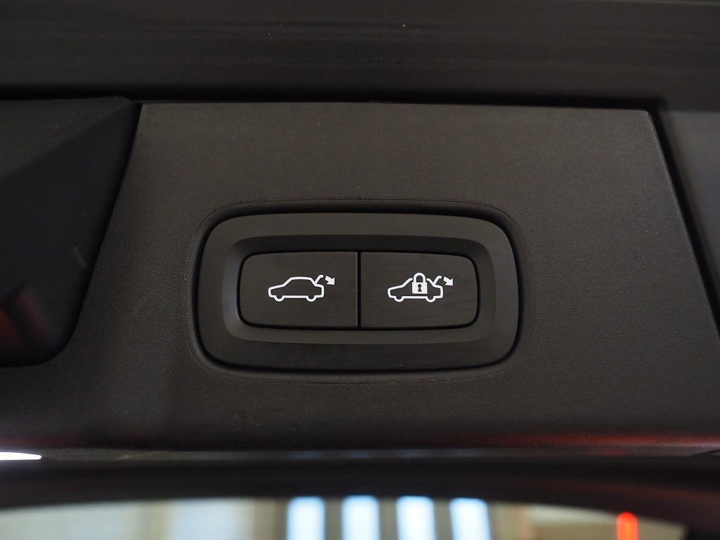 Volvo V90 Recharge T6 AWD Inscription Skinn Drag Pano Orrefors 2022