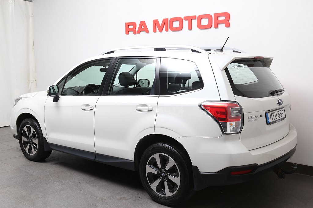 Subaru Forester 2,0D XE AWD Aut Panorama Dragkrok 1ägare 2016