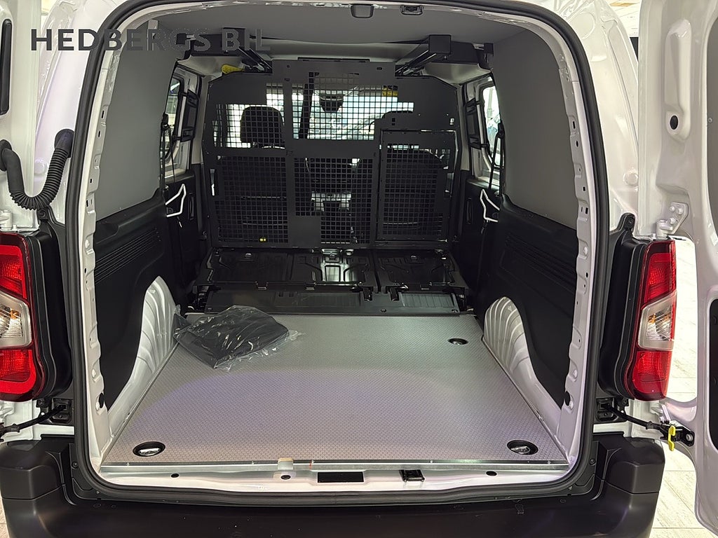 Peugeot Partner Crew Cab 130  5-SITS   thumbnail