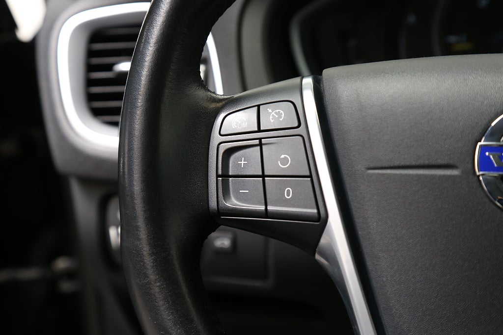 Volvo V40 D3 150hk Momentum Business E PRO Dieselvärmare 2016