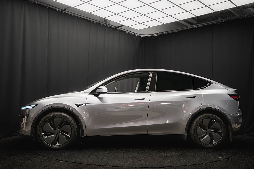 Tesla Model Y Long Range AWD LAUNCH DRAG QUICKSILVER MOMS JUNIPER