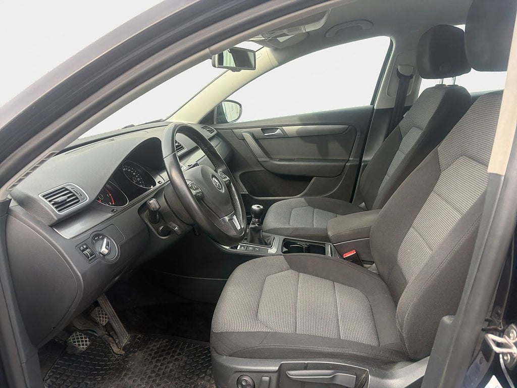 Volkswagen Passat 160hk *Dragkrok/Backkamera*