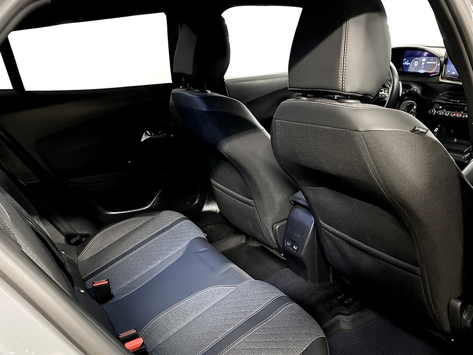 Bild på Peugeot 2008 Allure 1.2 PT 130hk B-KAMERA CARPLAY