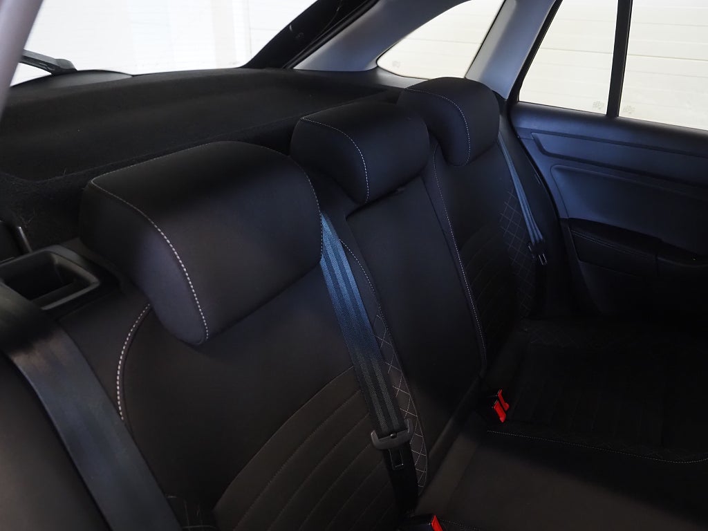 Skoda Rapid Spaceback 1.2 TSI 110hk Style Motorvärmare P-Sensorer 2017