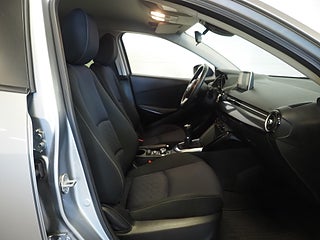 Halvkombi Mazda 2 10 av 21