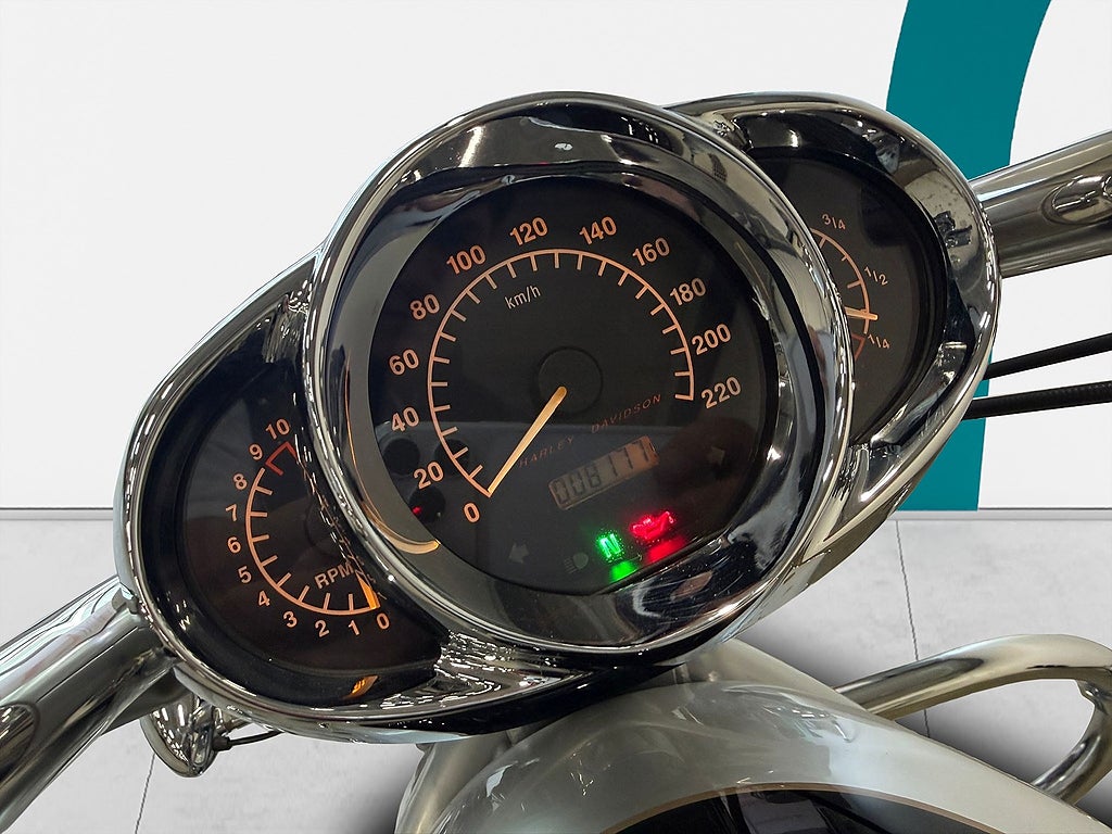 Harley-Davidson vrsca V-Rod 2-tone jubileum, LÅG MIL, NYSKICK