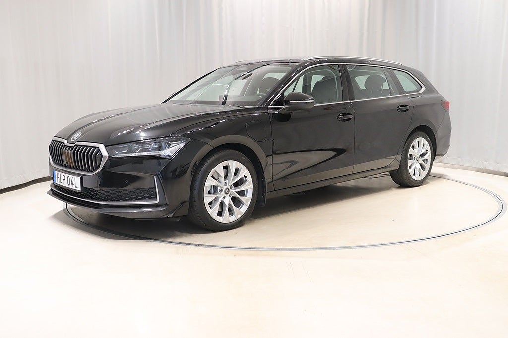 Skoda Superb Combi iV SELECTION 204hk Aut Värmare Kamera Massage 2025